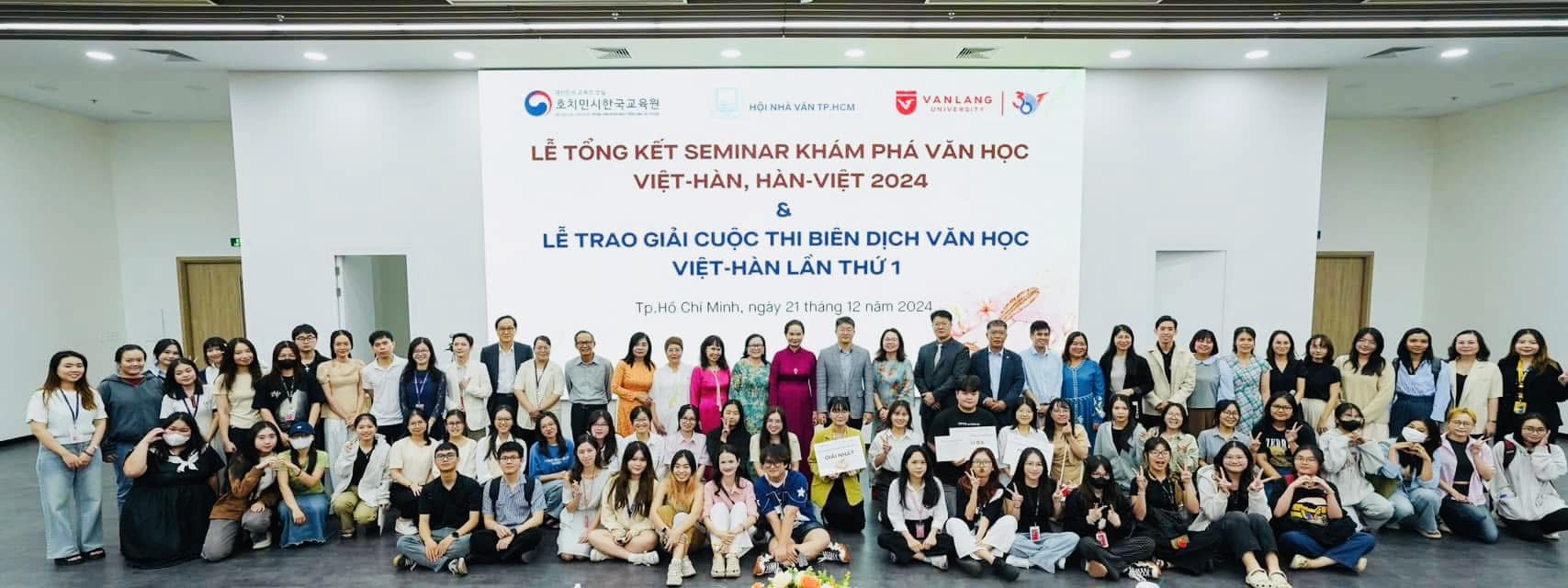 Đông đảo sinh viên tham gia buổi hội thảo